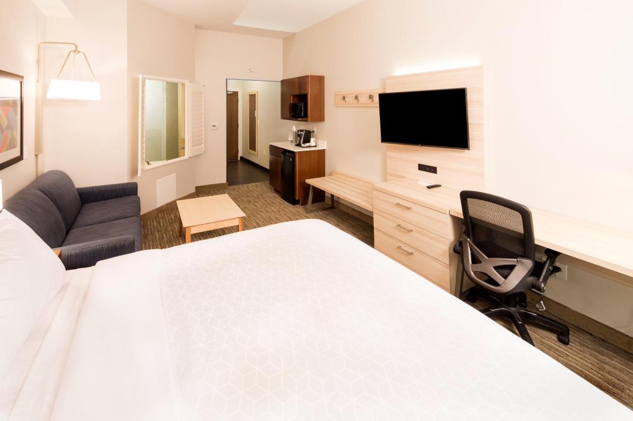 Hotel Holiday Express & By Ihg